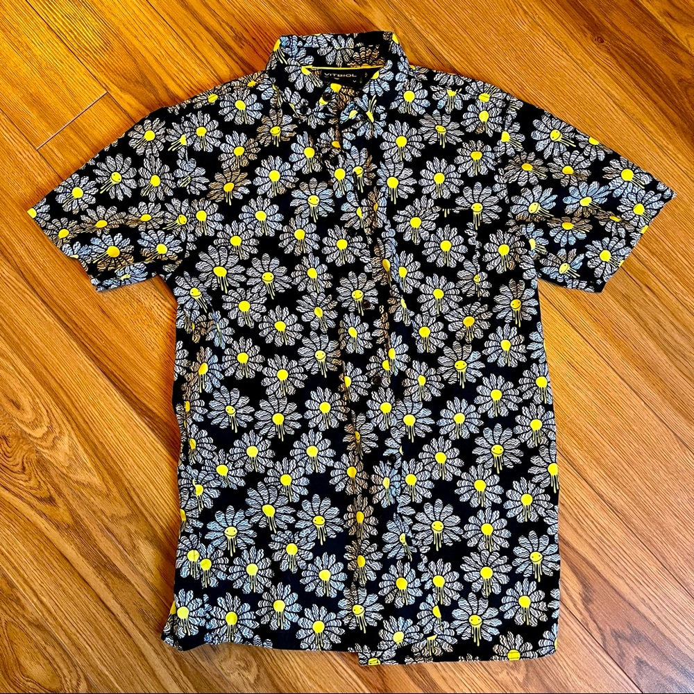 Smiling Daisy Button Down Tee